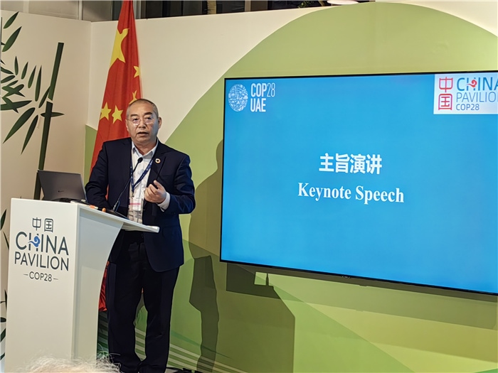 晶澳太陽能科技股份有限公司高級副總裁孫廣彬發(fā)言。COP28中國角供圖