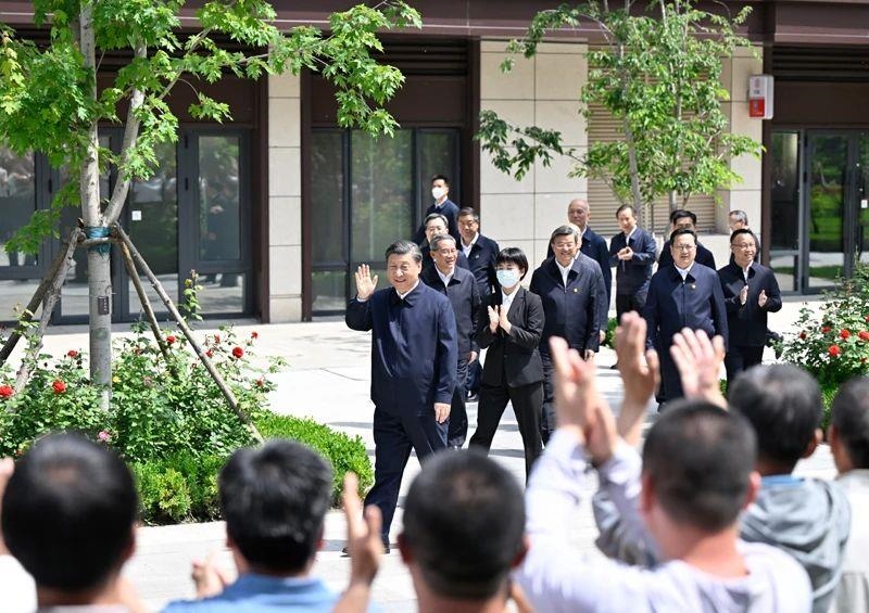 △2023年5月10日，習近平總書記在河北雄安新區(qū)容東片區(qū)南文營社區(qū)考察。