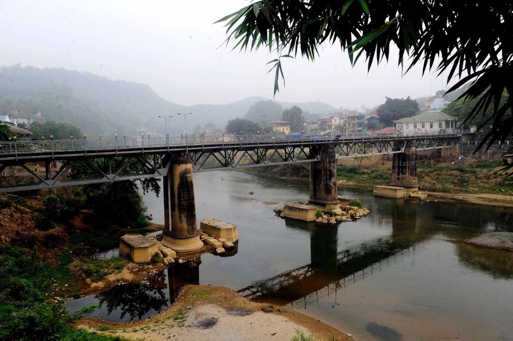 這是滇越鐵路連接中越兩國的中越鐵路大橋，橋的對岸是越南老街?。?010年3月20日攝）。