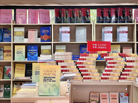 中國主題圖書亮相越南河內(nèi)書街。中國圖書進(jìn)出口（集團(tuán)）有限公司供圖