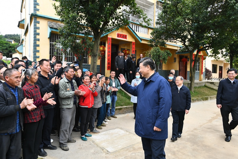 2021年4月25日，習近平總書記在廣西桂林市全州縣才灣鎮(zhèn)毛竹山村考察時，同鄉(xiāng)親們親切交流。新華社記者 謝環(huán)馳 攝