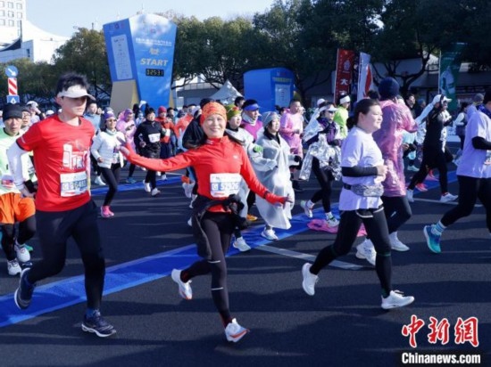 2023杭州馬拉松現(xiàn)場。肖健 攝