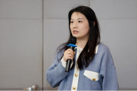 人民在線產(chǎn)品研發(fā)部主任、人民版權(quán)負(fù)責(zé)人劉曉曈發(fā)言