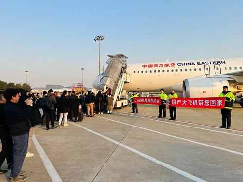 2024春運(yùn)第一天，東航4架C919大飛機(jī)全部投入商業(yè)運(yùn)營。東航供圖
