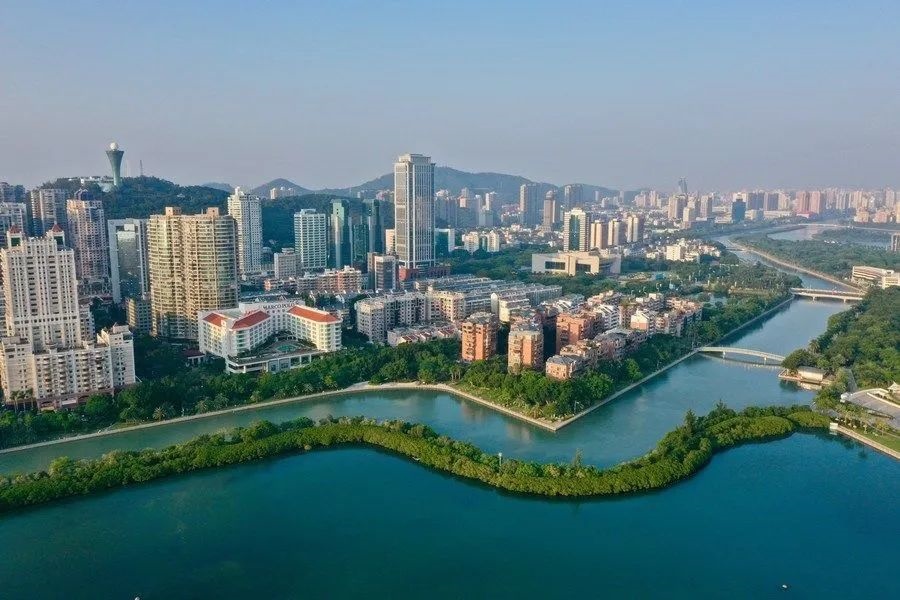 筼筜湖周邊城市景觀。新華社記者 姜克紅 攝