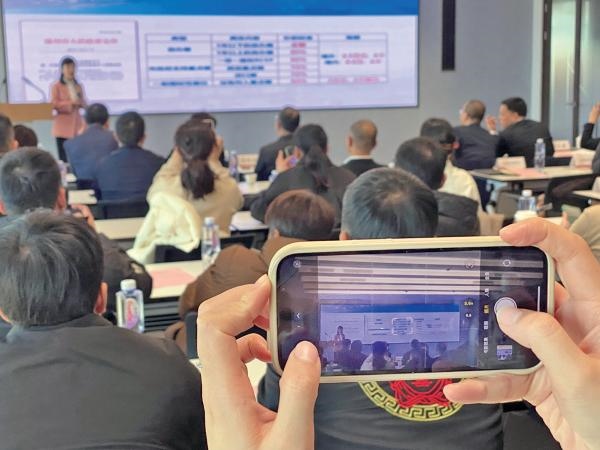 1月2日，“百團千企出海拓市場增訂單”行動啟動。蔣文廣 攝