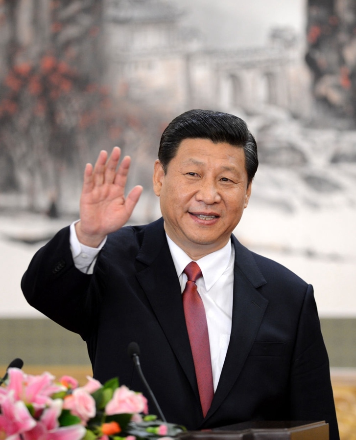 2012年11月15日，剛剛在中共十八屆一中全會(huì)上當(dāng)選中共中央總書(shū)記的習(xí)近平在北京人民大會(huì)堂同采訪十八大的中外記者親切見(jiàn)面。新華社記者 謝環(huán)馳 攝