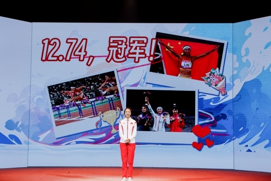 “何以中國·向海泉州”網(wǎng)絡(luò)主題活動現(xiàn)場，林雨薇講述奪冠經(jīng)歷。泉州廣播電視臺供圖