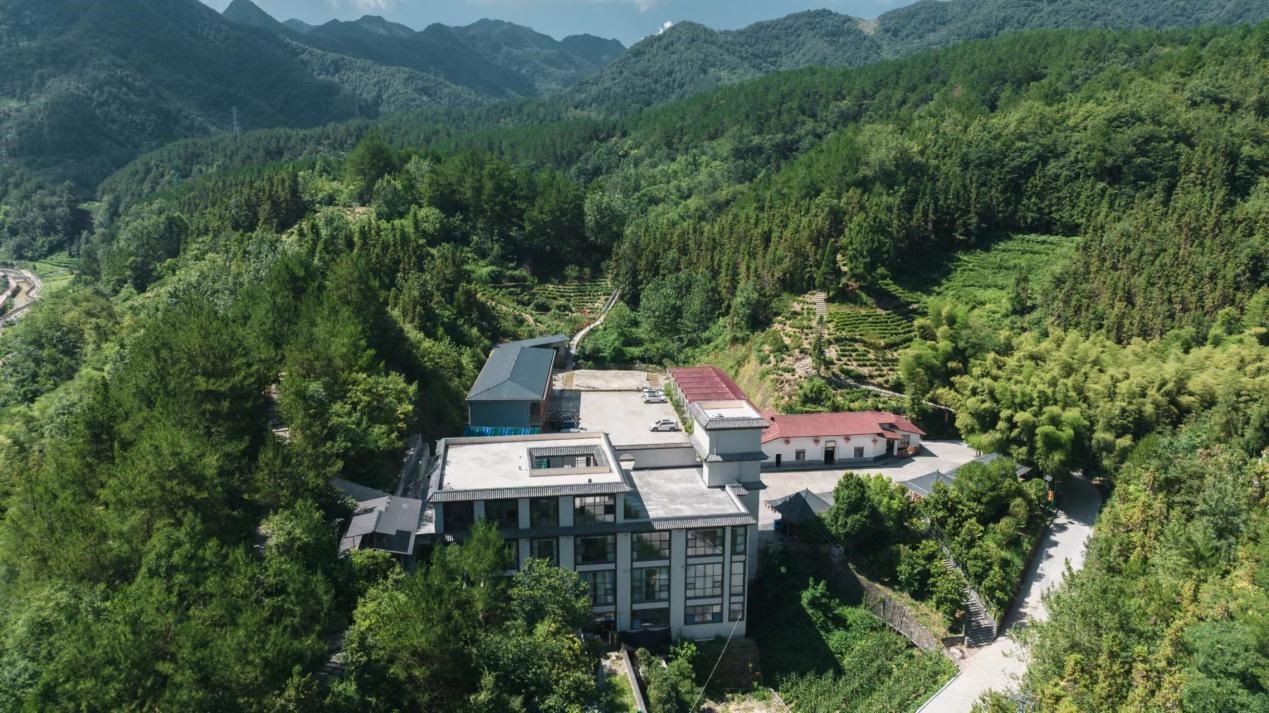 蒿坪鎮(zhèn)金石村“喬家大院”農(nóng)家樂航拍圖。常洪萍供圖