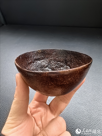用橘子皮制成的碗。人民網(wǎng)記者 周雯攝