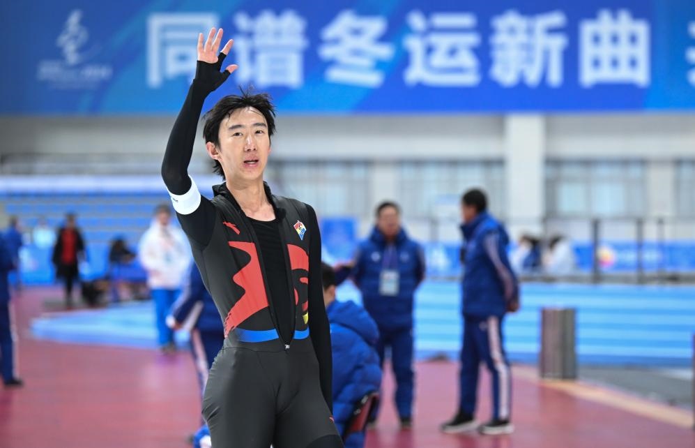 遼寧隊(duì)選手吳宇在第十四屆全國(guó)冬季運(yùn)動(dòng)會(huì)速度滑冰男子10000米A組決賽中奪冠，并打破由他本人保持的全國(guó)紀(jì)錄（2024年1月14日攝）。新華社記者 連振 攝