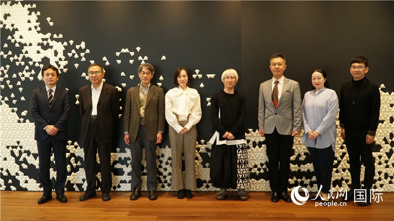 主辦方與嘉賓合影。人民網(wǎng) 蔣曉辰攝