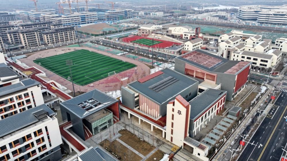 北京四中雄安校區(qū)和雄安史家胡同小學(xué)（2月6日攝，無人機(jī)照片）。新華社記者 牟宇 攝