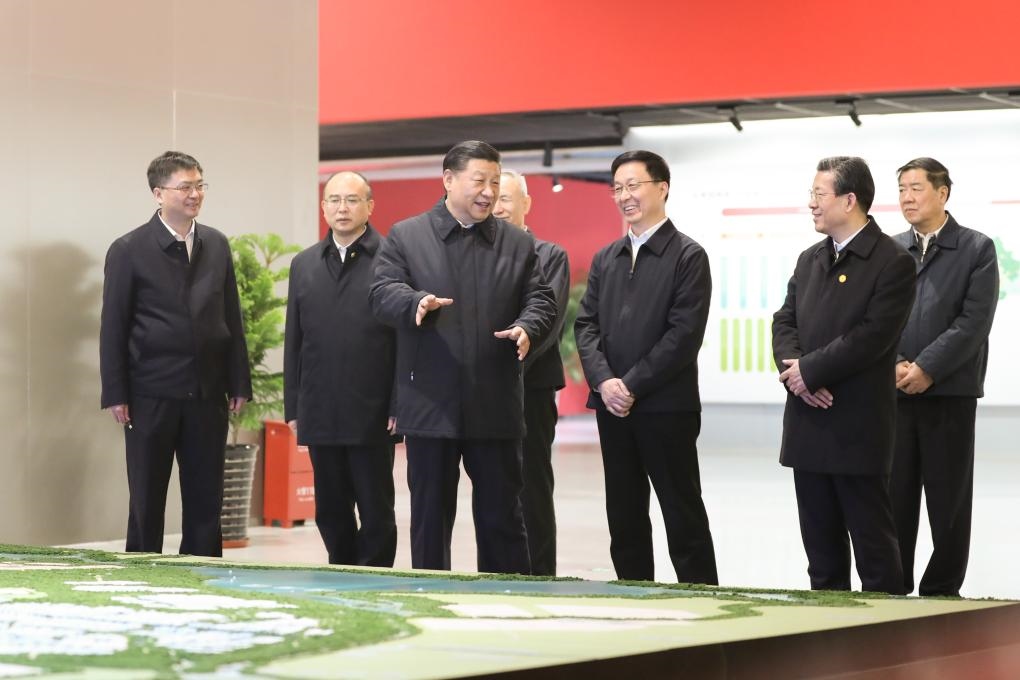 2019年1月16日上午，習(xí)近平總書記在河北雄安新區(qū)規(guī)劃展示中心，仔細(xì)聽取新區(qū)總體規(guī)劃、政策體系及建設(shè)情況介紹。新華社記者 鞠鵬 攝
