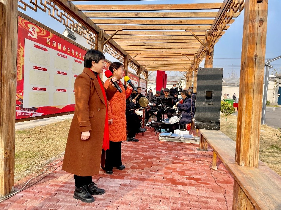 河南安陽內(nèi)黃縣余莊村村民們正排練元宵節(jié)晚會節(jié)目。受訪者供圖
