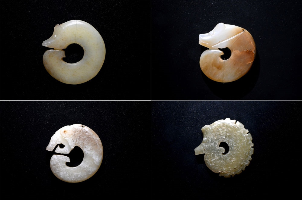 這是在殷墟博物館新館內(nèi)展出的龍形玉玦（拼版照片，1月9日攝）