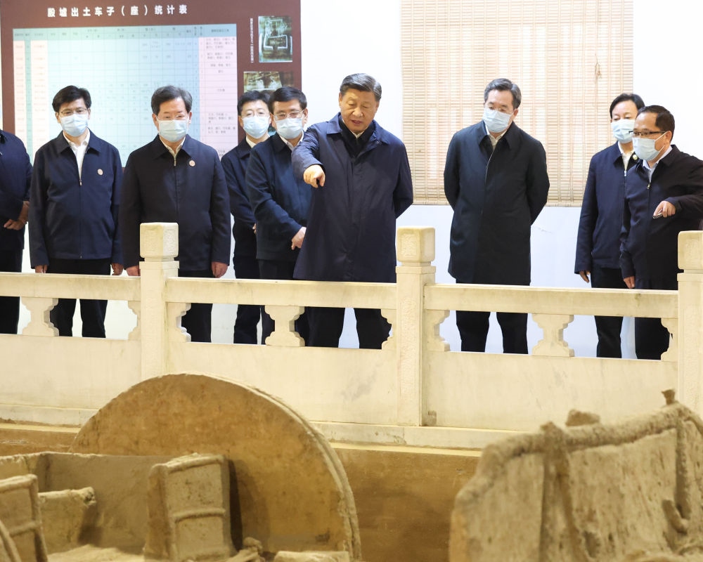 2022年10月28日下午，習(xí)近平在安陽市殷墟遺址考察。新華社記者 丁林 攝