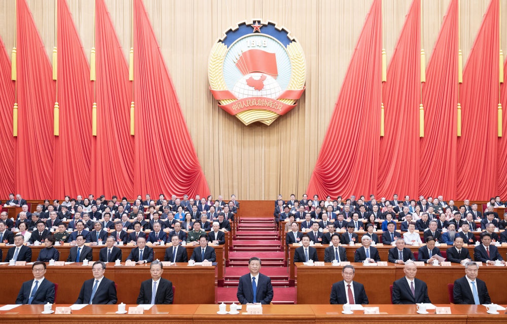 3月10日上午，中國人民政治協(xié)商會議第十四屆全國委員會第二次會議在北京人民大會堂閉幕。這是習(xí)近平、李強、趙樂際、蔡奇、丁薛祥、李希、韓正在主席臺就座。王滬寧主持閉幕會。