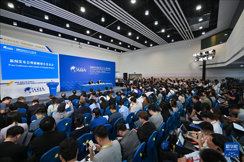 這是3月26日拍攝的博鰲亞洲論壇2024年年會新聞發(fā)布會現(xiàn)場。新華社記者 郭程 攝