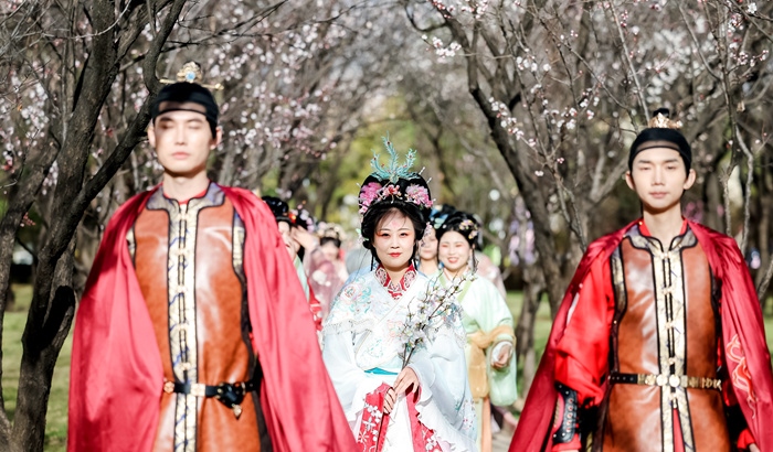 第七屆杏花節(jié)上的漢服巡游。受訪(fǎng)方供圖