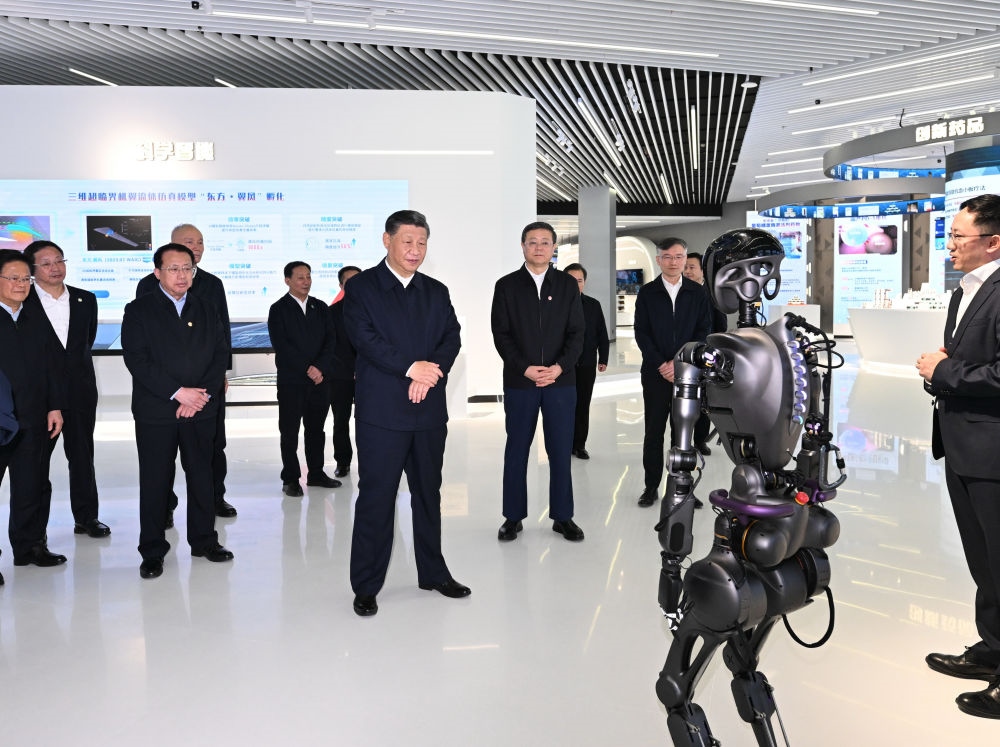 2023年11月28日下午，習(xí)近平總書記在上海浦東新區(qū)張江科學(xué)城參觀上海科技創(chuàng)新成果展。
