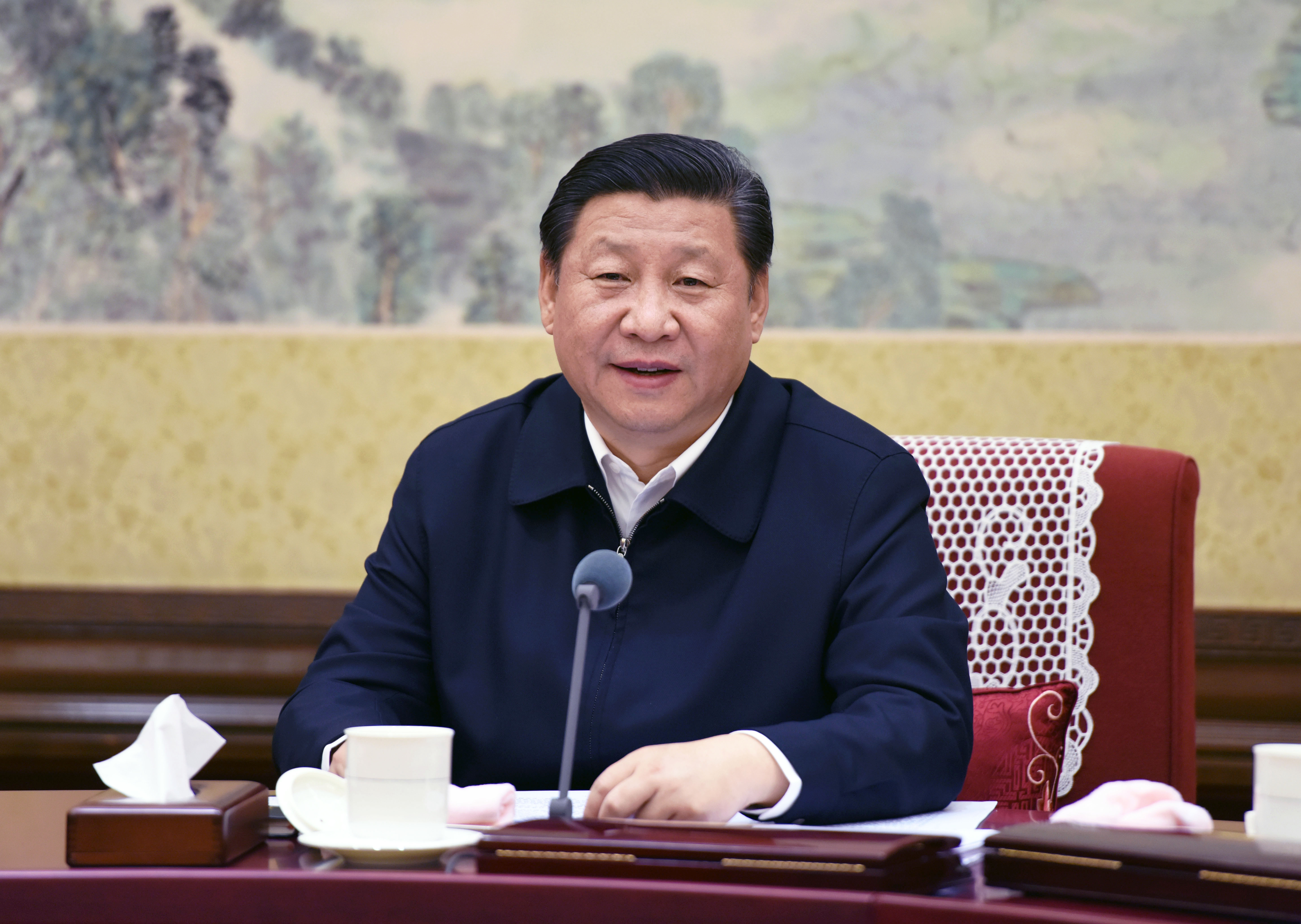 △ 2015年12月28日至29日，中共中央政治局召開專題民主生活會，對照檢查踐行“三嚴三實”情況，討論研究加強黨風廉政建設措施。習近平總書記主持會議并發(fā)表重要講話。