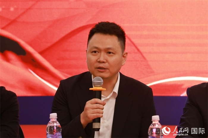 中國(guó)駐里約熱內(nèi)盧總領(lǐng)館副總領(lǐng)事王尉育在座談會(huì)上致辭。人民網(wǎng)記者 陳海琪攝