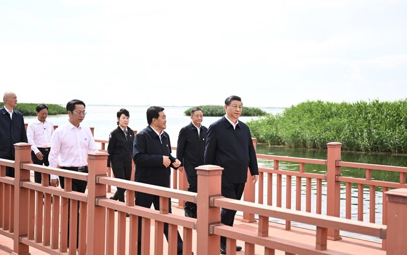 △2023年6月5日，習(xí)近平總書記在烏梁素?？疾臁? width=