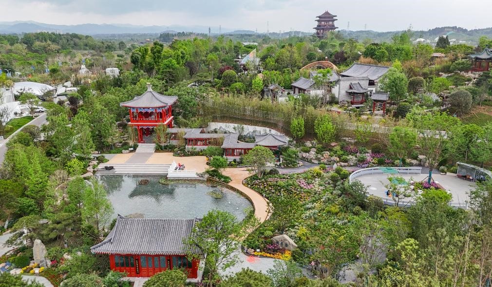這是2024年4月22日拍攝的成都世園會(huì)主會(huì)場北京園（無人機(jī)照片）。新華社記者 王曦 攝