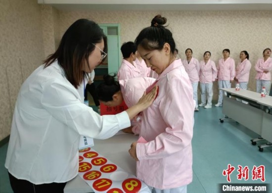 寧夏開展全國孤殘兒童護理員高級技師、技師職業(yè)技能等級認(rèn)定工作。寧夏民政廳 供圖