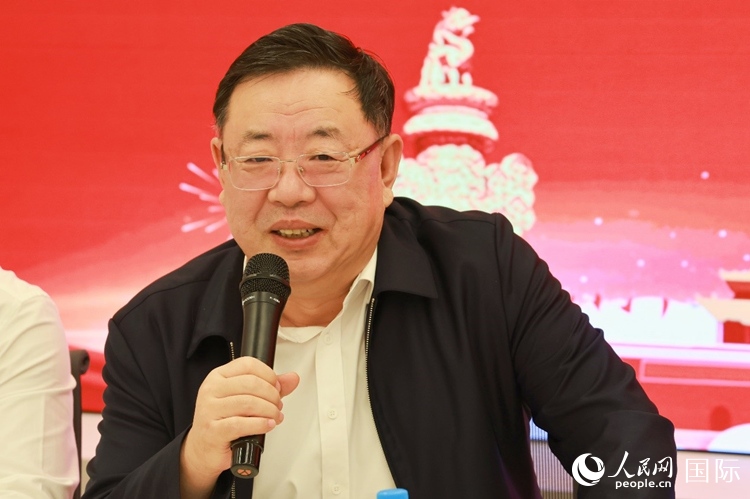 山東省泰安市委書記、市人大常委會(huì)主任楊洪濤在座談會(huì)上致辭。人民網(wǎng)記者 陳海琪攝