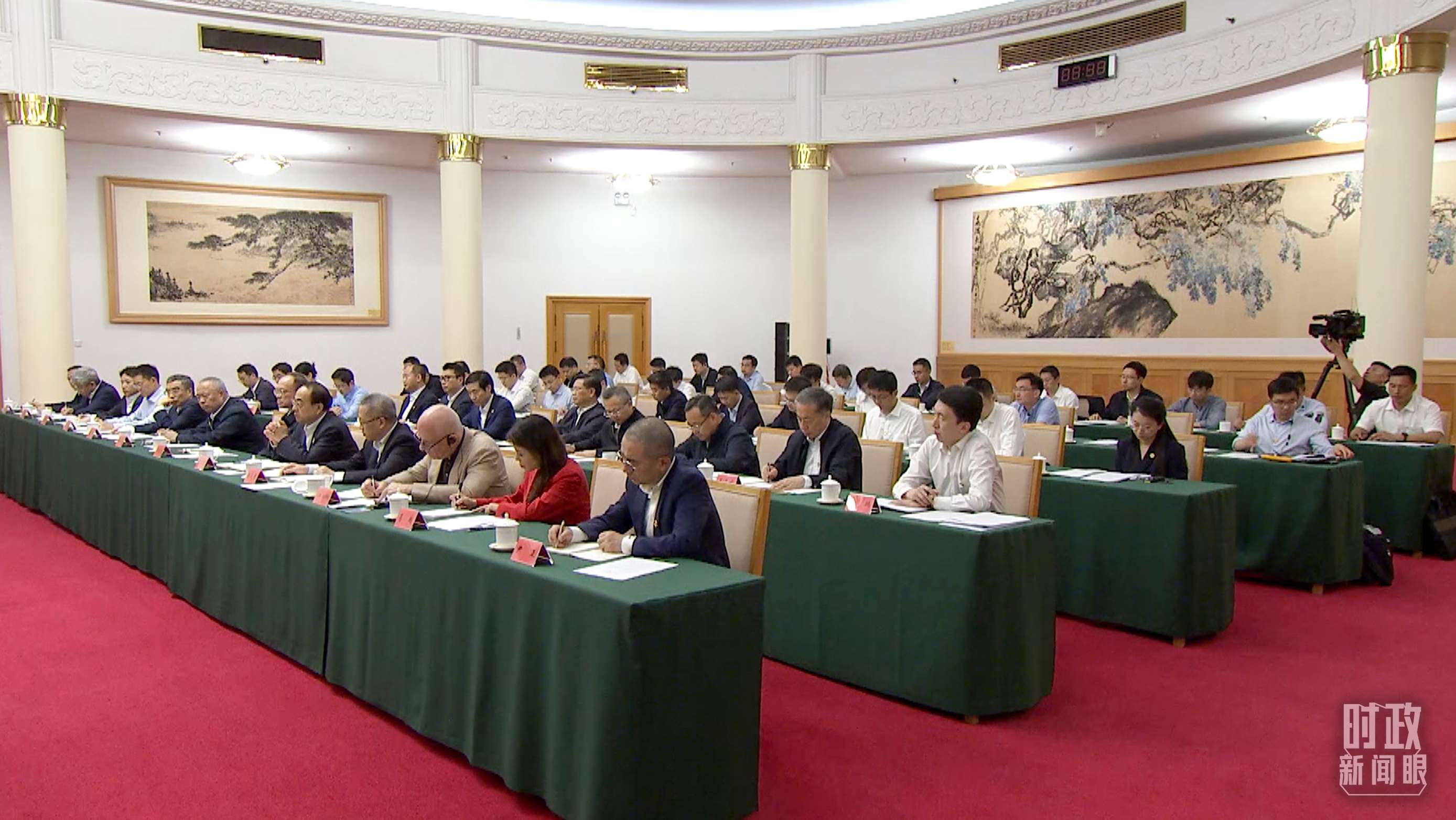 企業(yè)和專家座談會現(xiàn)場。