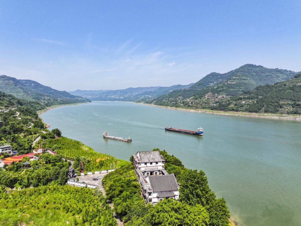 長(zhǎng)江重慶萬州段景象（2024年5月15日攝，無人機(jī)照片）。新華社記者 王全超 攝