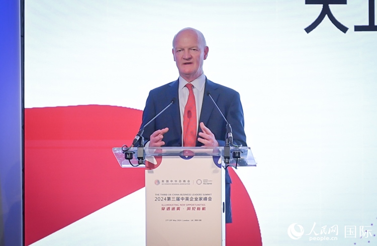 英國前負(fù)責(zé)大學(xué)與科研事務(wù)的國務(wù)大臣、英國皇家學(xué)會院士大衛(wèi)·威利茨致辭。人民網(wǎng) 郭錦標(biāo)攝