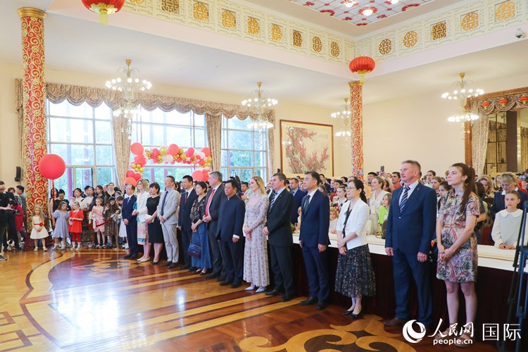 中國駐俄羅斯使館“六·一”兒童節(jié)大型招待會活動現(xiàn)場。人民網(wǎng)記者 隋鑫攝