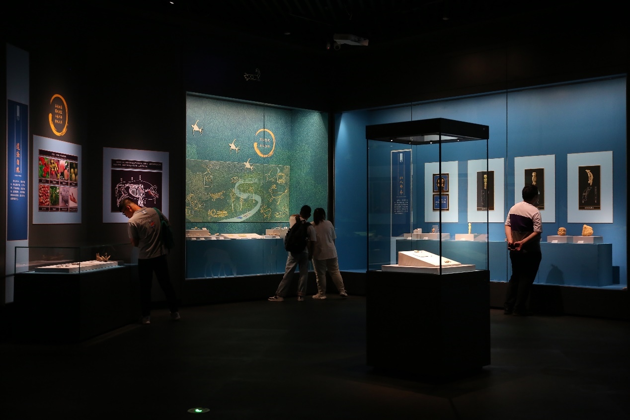 觀眾正在參觀展覽。國家文物局供圖