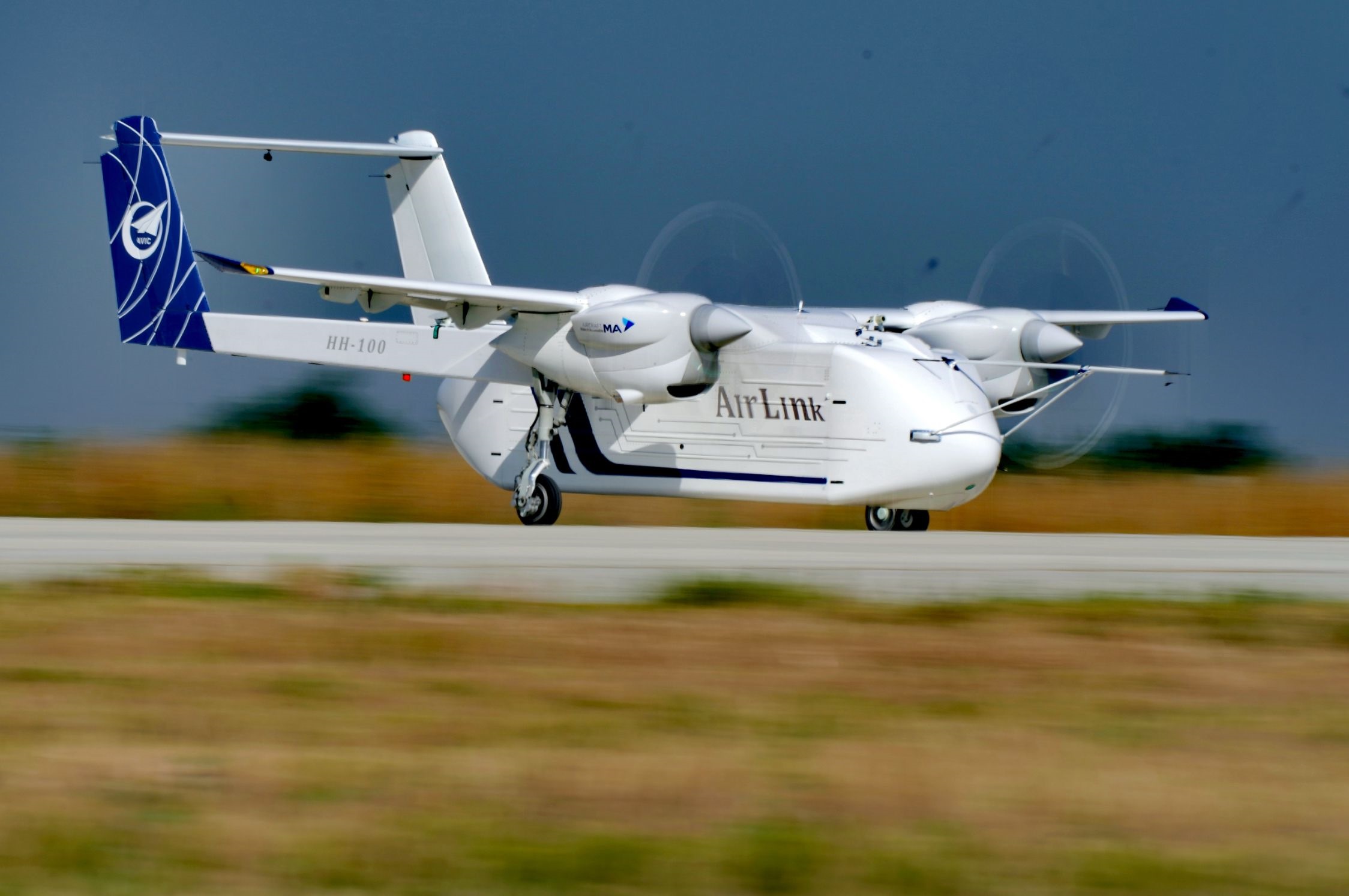△2024年6月12日，HH-100航空商用無人運輸系統(tǒng)驗證機在西安藍田通用機場首飛成功。
