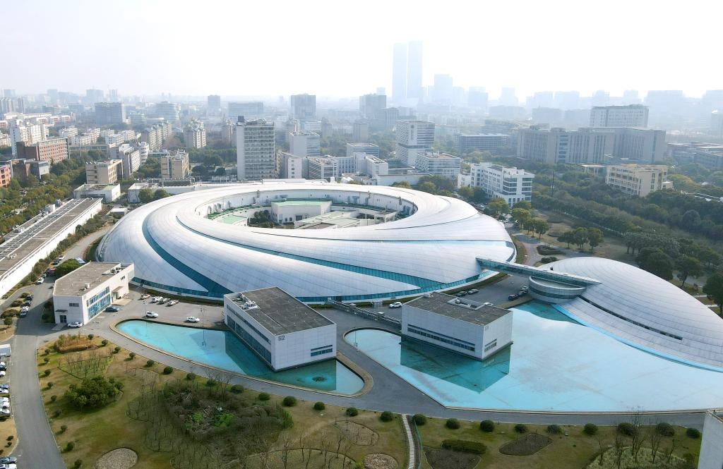 位于上海張江科學(xué)城的“上海光源”（2024年2月27日攝，無人機(jī)照片）。新華社記者 方喆 攝