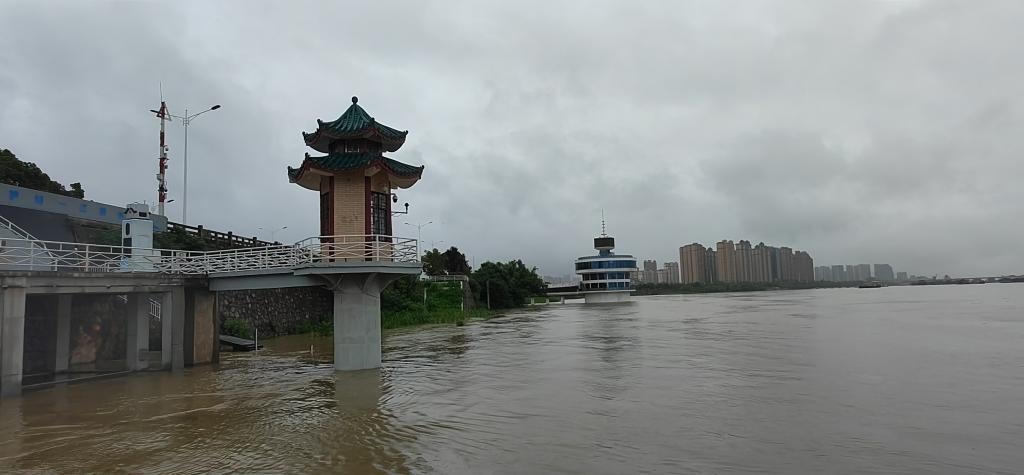 圖為洞庭湖的標(biāo)志性水文站城陵磯站，也被稱為洞庭湖及長江流域水情“晴雨表”。（湖南省洞庭湖水利事務(wù)中心供圖）