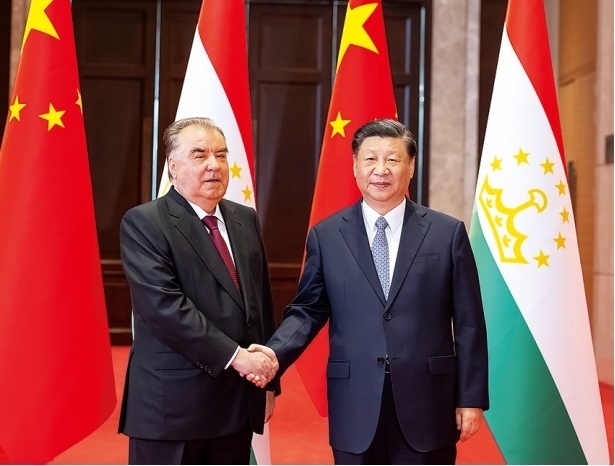 2023年5月，國家主席習(xí)近平在西安同來華出席中國—中亞峰會并進(jìn)行國事訪問的塔吉克斯坦總統(tǒng)拉赫蒙會談。新華社記者 丁海濤 攝
