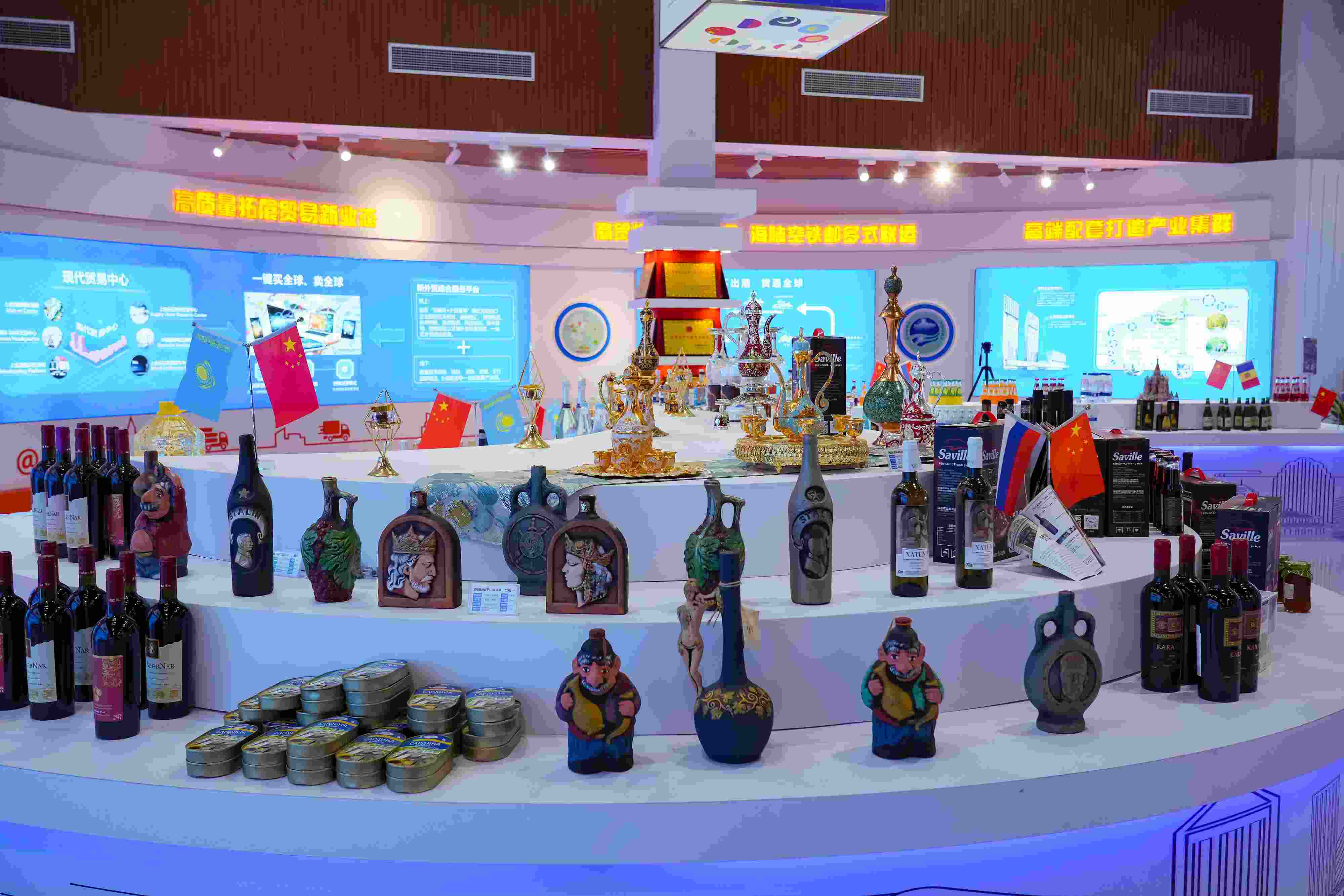 2022年10月19日，青島，上合示范區(qū)展出的上合組織國家特色商品。