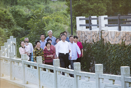 2015年5月25日，習(xí)近平總書記在浙江省舟山市定海區(qū)干覽鎮(zhèn)新建社區(qū)視察。