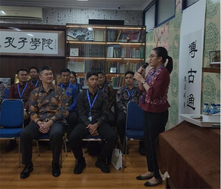 警察學(xué)員用漢語進(jìn)行自我介紹 。活動(dòng)主辦方供圖