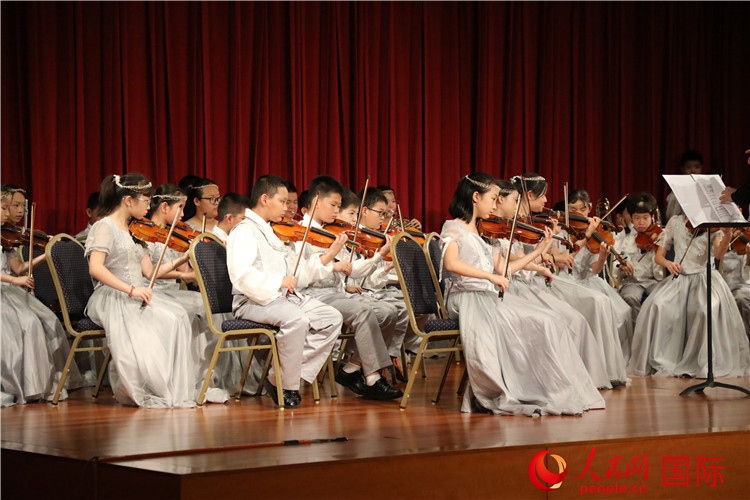 北京市學(xué)生金帆藝術(shù)團(tuán)的學(xué)生們演奏音樂。人民網(wǎng)記者 李志偉攝