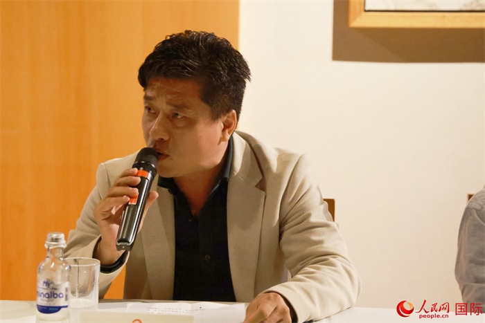 巴西中國浙江商會會長鄭俠茂在座談會上致辭。人民網(wǎng)記者 陳海琪攝