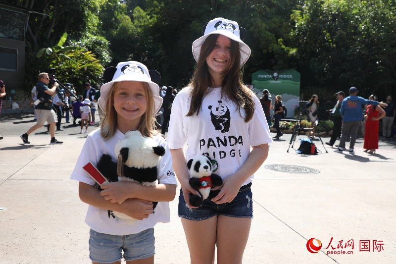 3、美國當(dāng)?shù)卦S多民眾來圣迭戈動物園看熊貓。 人民網(wǎng)記者 李志偉攝