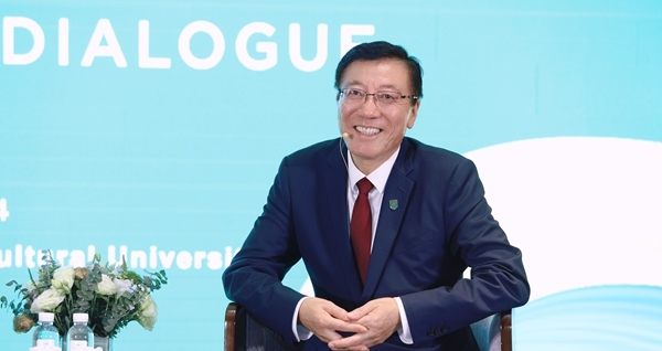 孫其信在2024世界農(nóng)業(yè)科技創(chuàng)新大會(huì)首場(chǎng)大咖對(duì)話(huà)上發(fā)言。中國(guó)農(nóng)業(yè)大學(xué)供圖