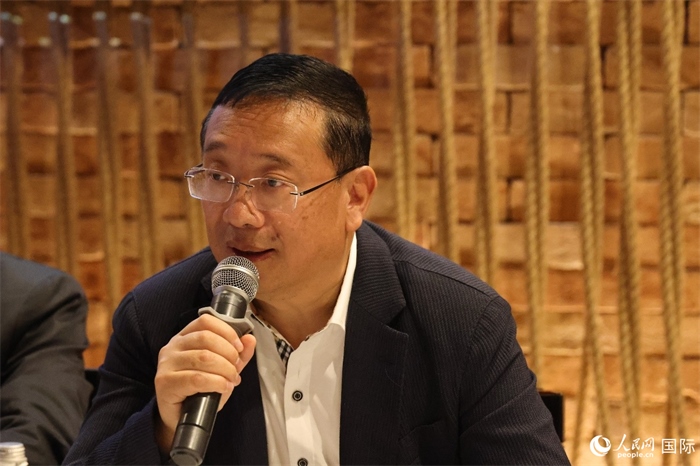巴西文協(xié)主席上官建峰在座談會上致辭。人民網(wǎng)記者 陳海琪攝
