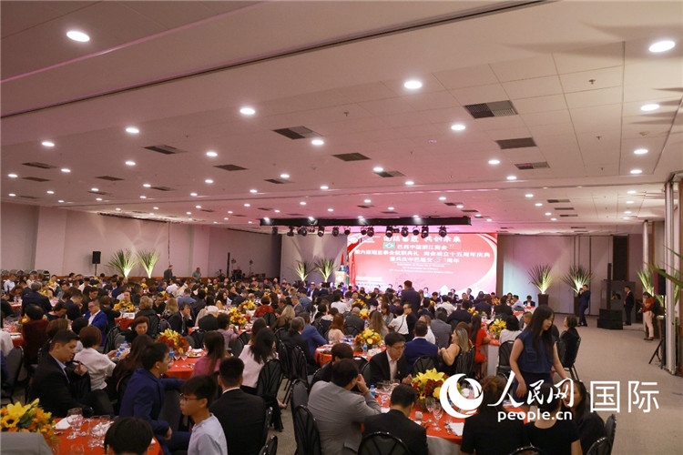 當?shù)貢r間8月24日晚，巴西中國浙江商會第六屆理監(jiān)事會就職典禮在里約熱內(nèi)盧舉行。圖為就職典禮現(xiàn)場。人民網(wǎng)記者 陳海琪攝
