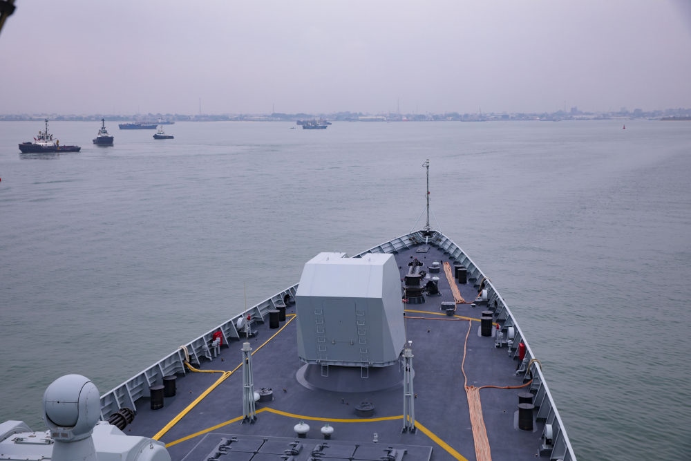 2023年7月14日，中國海軍第43批護(hù)航編隊南寧艦駛?cè)雱偣ú迹┖诮歉郏_始對剛果（布）進(jìn)行為期4天的友好訪問。